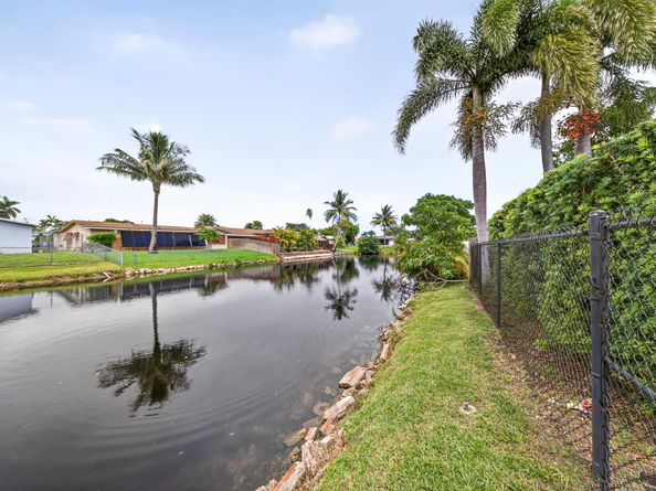 11421 NW 38th Place, Sunrise FL 33323