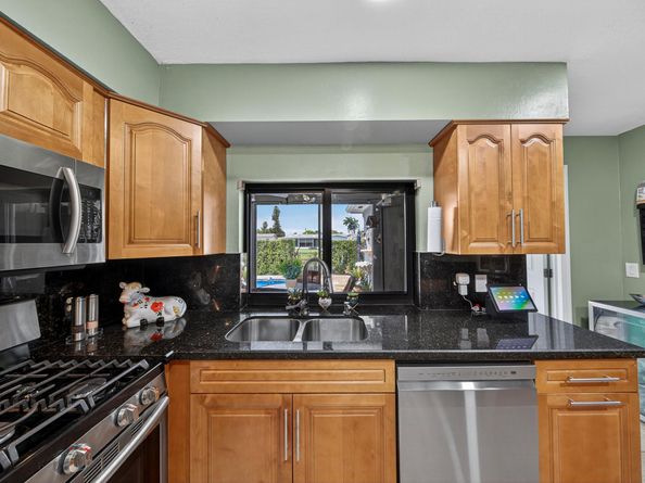 11421 NW 38th Place, Sunrise FL 33323
