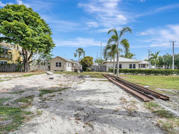 11 SW 11th Ave, Fort Lauderdale FL 33312