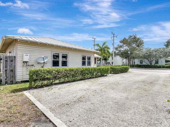 11 SW 11th Ave, Fort Lauderdale FL 33312