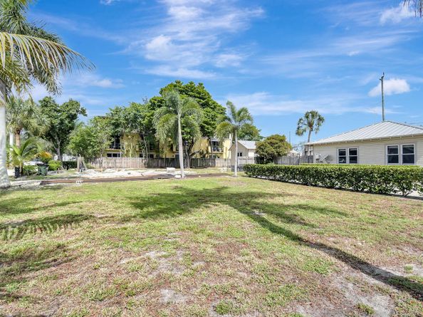 11 SW 11th Ave, Fort Lauderdale FL 33312