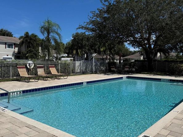 819 NW 42 Place 819, Deerfield Beach FL 33064