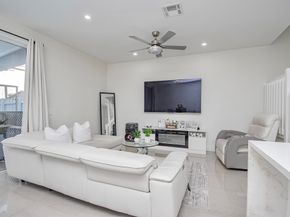 819 NW 42 Place 819, Deerfield Beach FL 33064