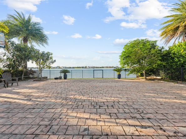9725 Blue Isle Bay, Parkland FL 33076