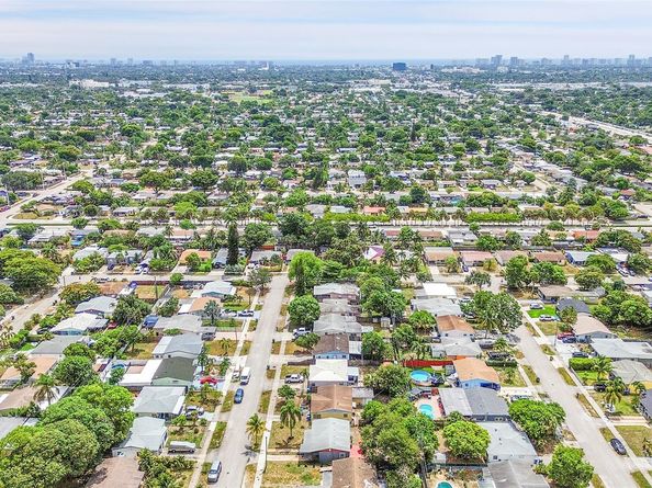 230 NW 52nd Ct, Fort Lauderdale FL 33309