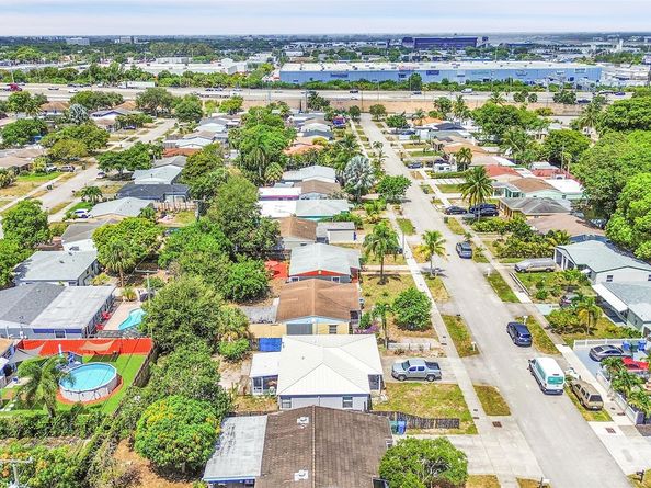 230 NW 52nd Ct, Fort Lauderdale FL 33309