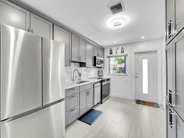 230 NW 52nd Ct, Fort Lauderdale FL 33309