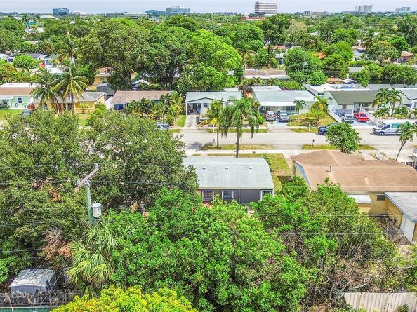 230 NW 52nd Ct, Fort Lauderdale FL 33309
