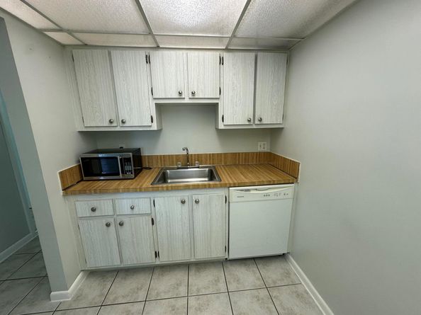 1799 Fairview Villas Drive 1, Palm Springs FL 33406