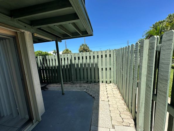 1799 Fairview Villas Drive 1, Palm Springs FL 33406