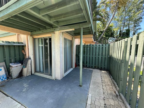 1799 Fairview Villas Drive 1, Palm Springs FL 33406