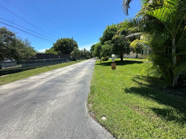 1799 Fairview Villas Drive 1, Palm Springs FL 33406