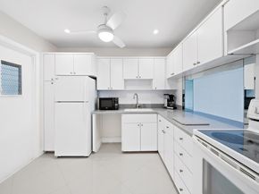 329 SE 3rd St 305P, Hallandale Beach FL 33009