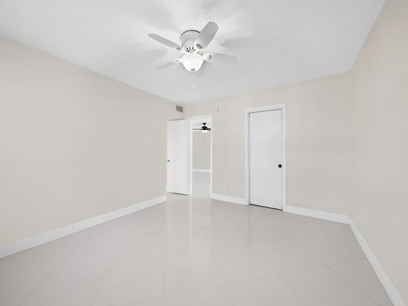 329 SE 3rd St 305P, Hallandale Beach FL 33009