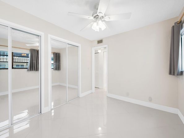 329 SE 3rd St 305P, Hallandale Beach FL 33009
