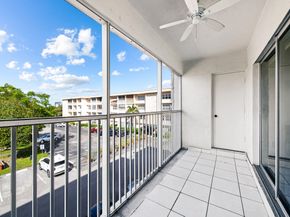 329 SE 3rd St 305P, Hallandale Beach FL 33009