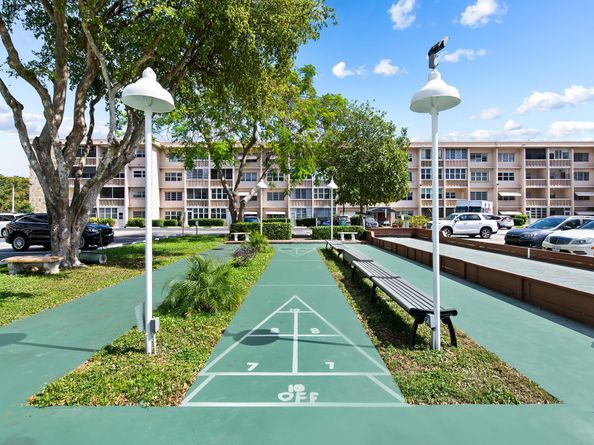 329 SE 3rd St 305P, Hallandale Beach FL 33009