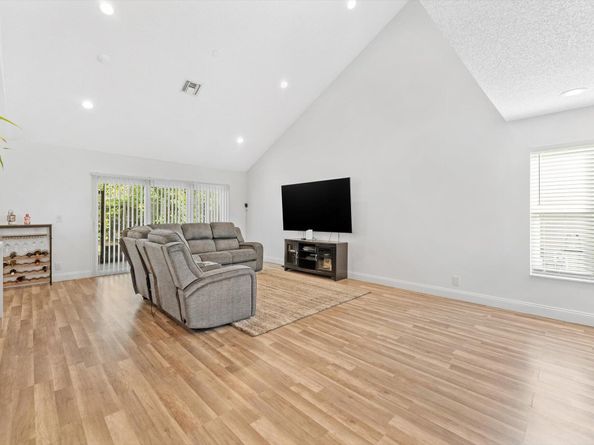 5185 NW 52nd Street, Coconut Creek FL 33073