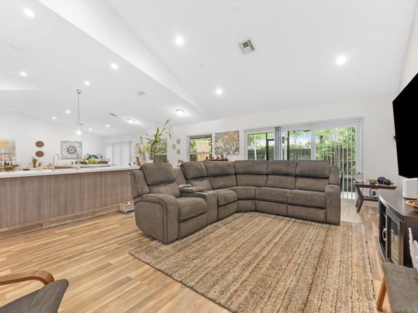 5185 NW 52nd Street, Coconut Creek FL 33073