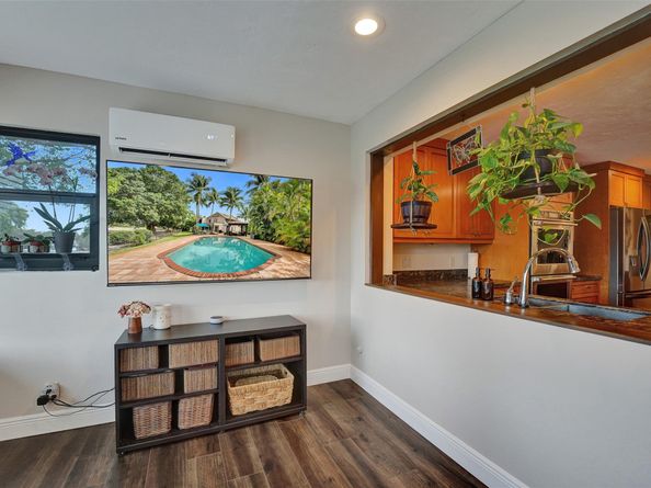750 Bluebird Ln, Plantation FL 33324