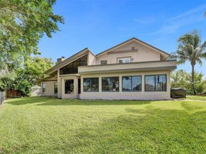 750 Bluebird Ln, Plantation FL 33324