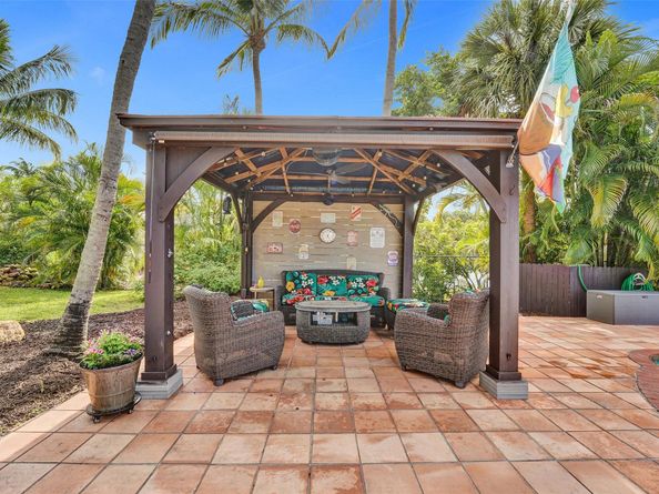 750 Bluebird Ln, Plantation FL 33324