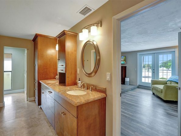 750 Bluebird Ln, Plantation FL 33324