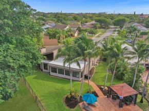 750 Bluebird Ln, Plantation FL 33324