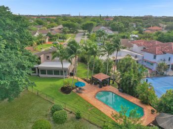 750 Bluebird Ln