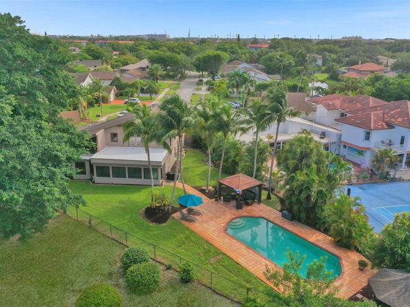 750 Bluebird Ln, Plantation FL 33324