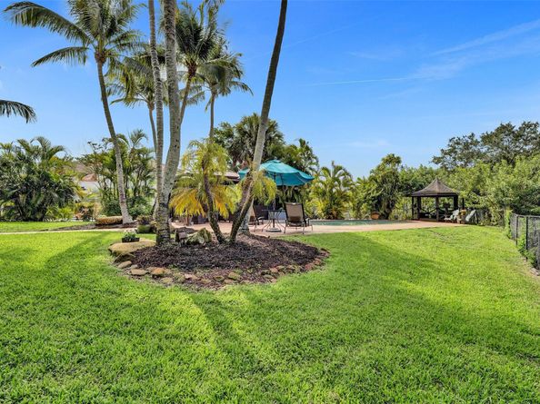 750 Bluebird Ln, Plantation FL 33324