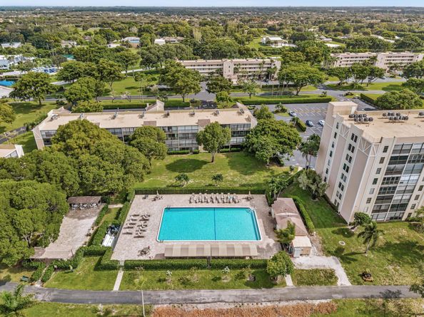 7286 Huntington Lane 301, Delray Beach FL 33446