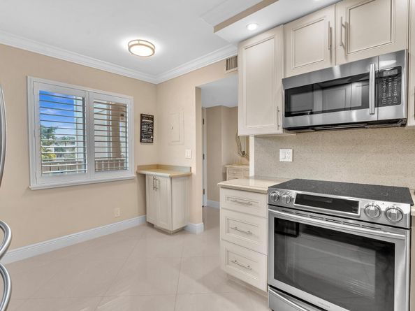 7286 Huntington Lane 301, Delray Beach FL 33446