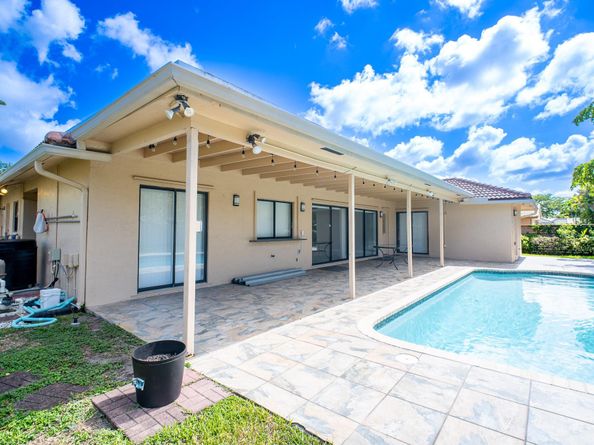 11020 NW 8th Ct, Coral Springs FL 33071