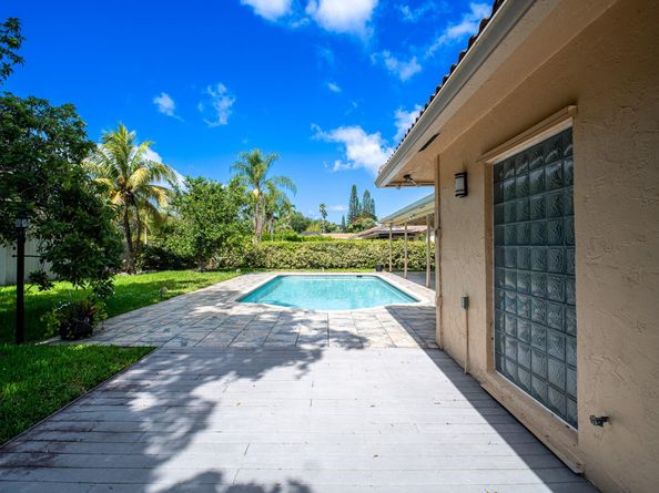 11020 NW 8th Ct, Coral Springs FL 33071