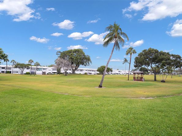 260 S Golf Blvd, Pompano Beach FL 33064