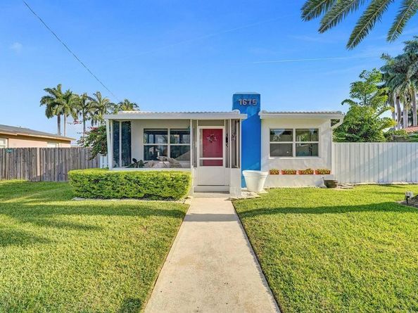 1615 Mayo St, Hollywood FL 33020