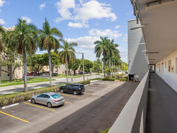 1000 NE 14th Ave 211, Hallandale Beach FL 33009