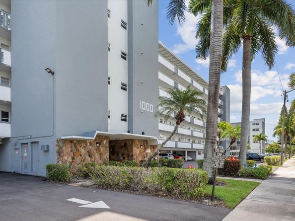 1000 NE 14th Ave 211, Hallandale Beach FL 33009