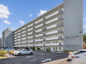 1000 NE 14th Ave 211, Hallandale Beach FL 33009