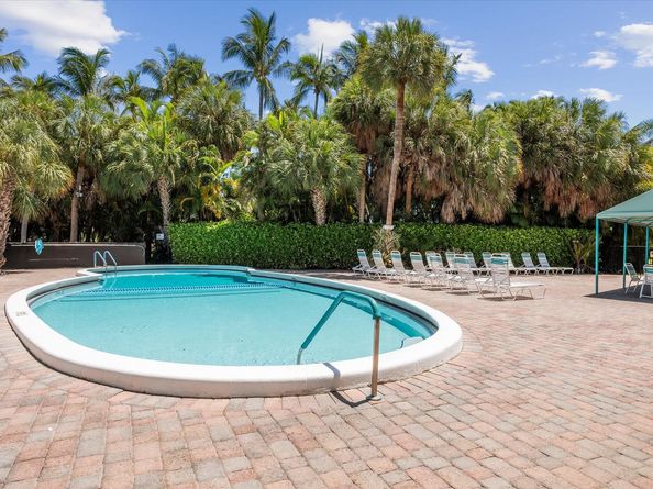1000 NE 14th Ave 211, Hallandale Beach FL 33009