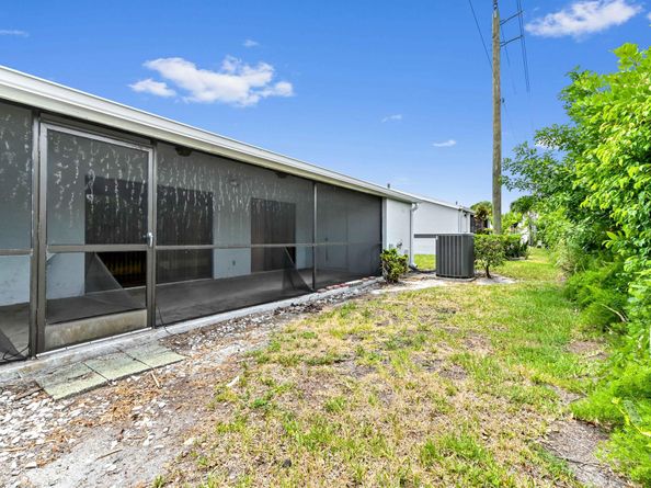 2641 Gately Drive W 1701, West Palm Beach FL 33415