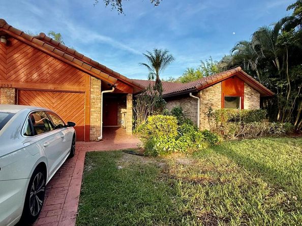 1533 NW 111 Avenue, Coral Springs FL 33071
