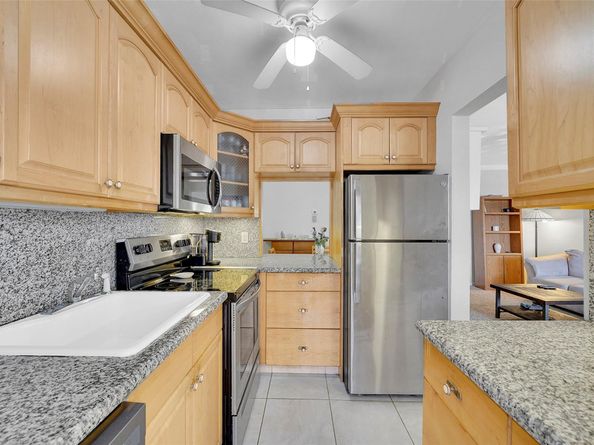 2050 NE 39th St E306, Lighthouse Point FL 33064