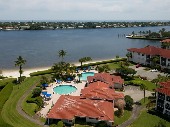 7030 Half Moon Circle 117, Hypoluxo FL 33462