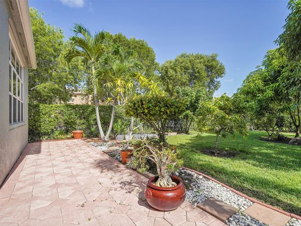16714 SW 10th St, Pembroke Pines FL 33027