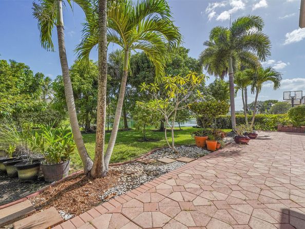 16714 SW 10th St, Pembroke Pines FL 33027