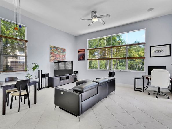 16714 SW 10th St, Pembroke Pines FL 33027