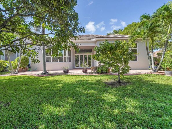 16714 SW 10th St, Pembroke Pines FL 33027