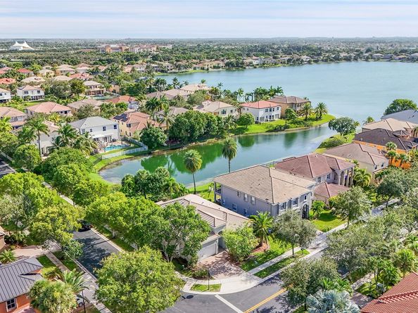 16714 SW 10th St, Pembroke Pines FL 33027